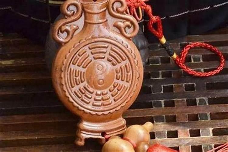 属虎犯太岁戴什么首饰能化解