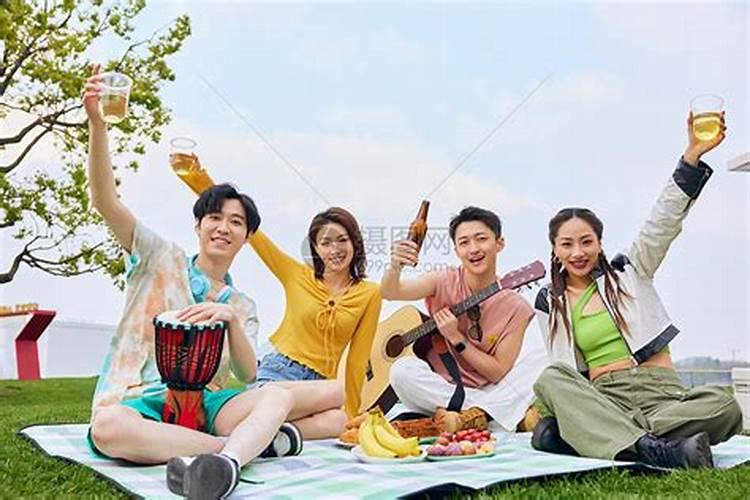 梦见会场有很多人
