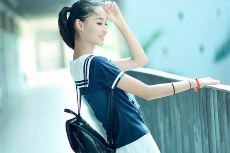 梦见男友前女友回来找我们,她和我说话好好像对我很好她又对着男友笑,我...