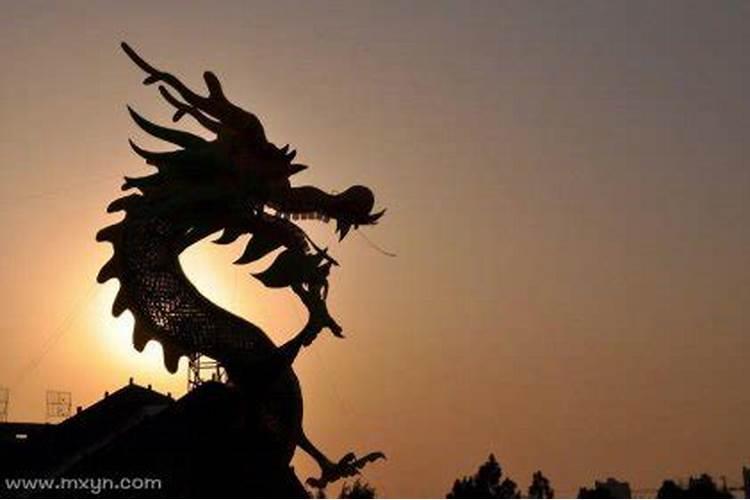 ...梦见我前女友挺着大肚子来找我 说怀了我的孩子 九个月了 我跟他都...