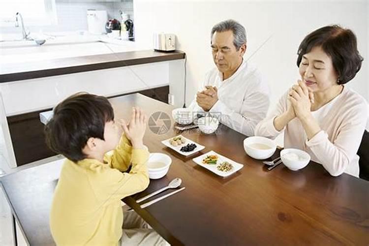 梦见去世的爷爷奶奶一起吃饭的预兆
