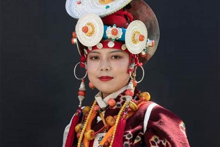 有密宗人士说,藏传是用酒肉供佛的,而且佛祖也是吃肉的。这是真的吗...