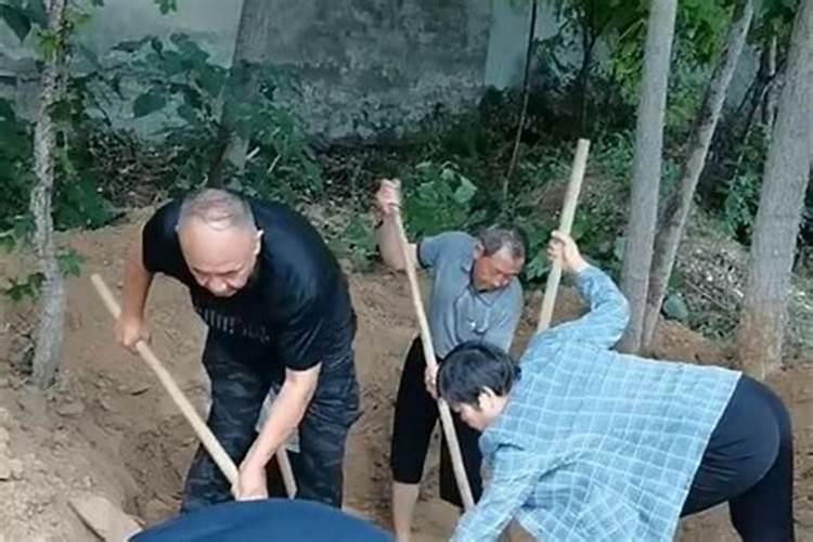 迁坟重新下葬有什么讲究,去墓地身上佩戴什么辟邪