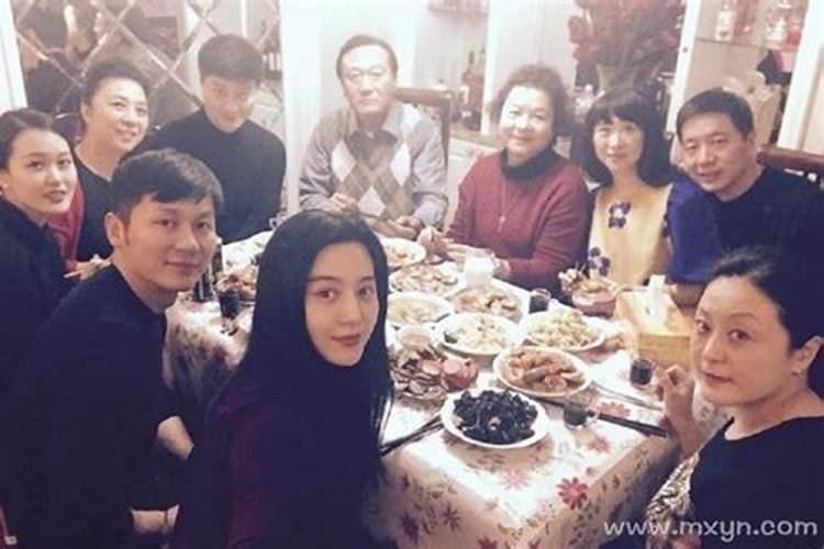 周公解梦梦见好多人在别人家吃饭 这是好预兆吗