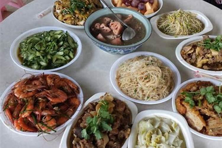 梦见去他人家吃饭好多人
