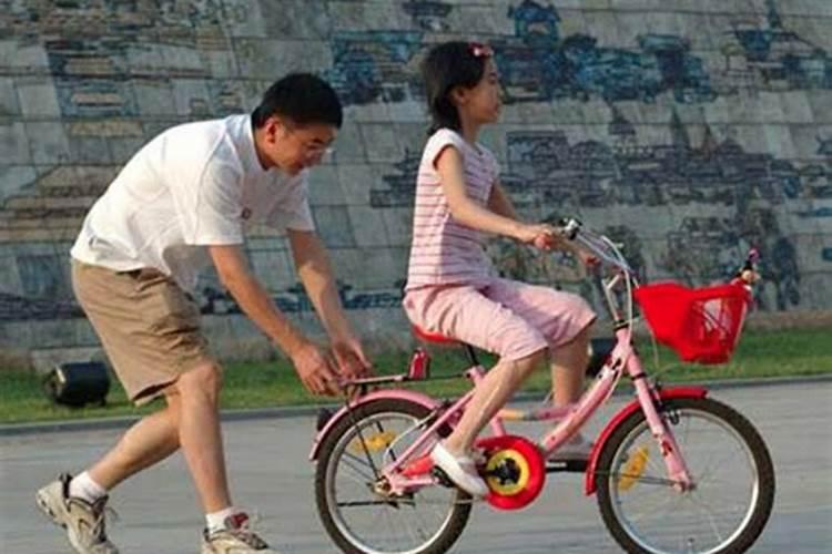 女人梦见自己骑自行车
