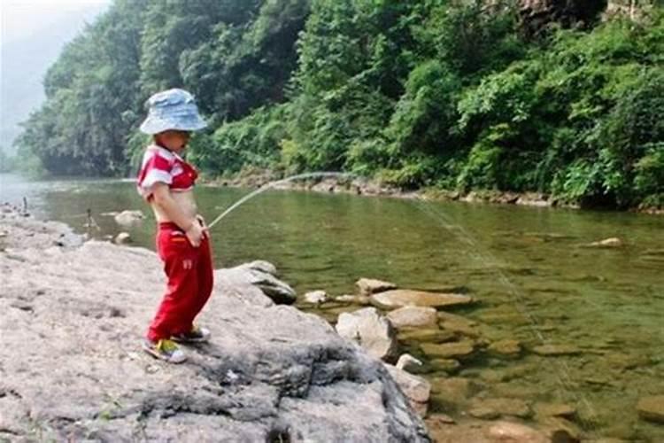 孕妇梦见小男孩撒尿撒得远