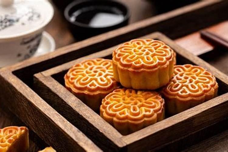 赏月吃月饼这种风俗的主要特点是什么？简短