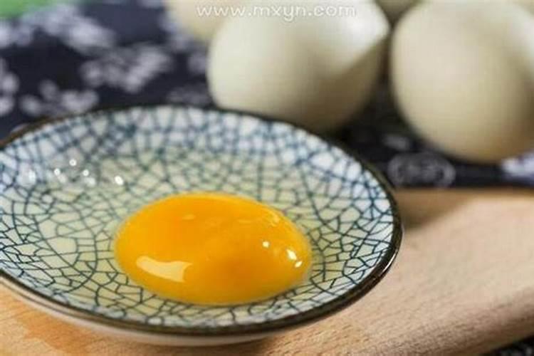梦见自己吃鸡蛋黄的预兆