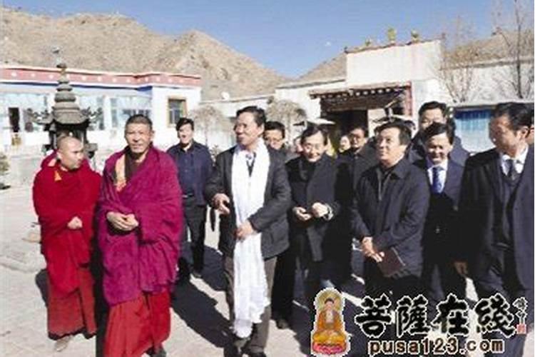 内蒙古老板把冻肉放门口,大爷将冻肉倒垃圾桶后捡走纸箱,对此你怎么看...