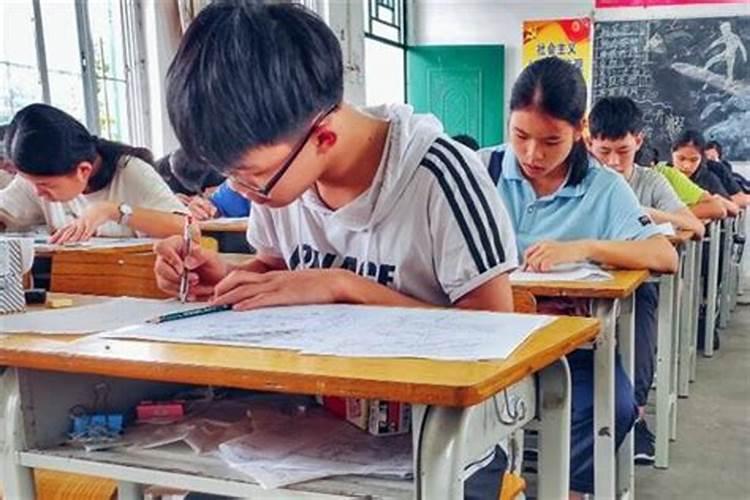梦见儿子语文考了十八分