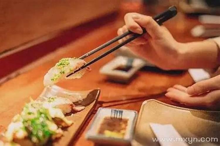 梦见把鸡蛋给别人吃的预兆