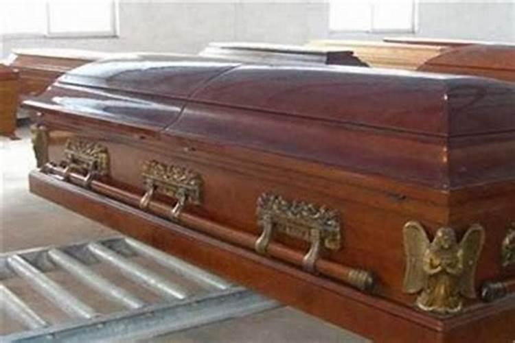 做梦梦见棺材和死人是什么意思？