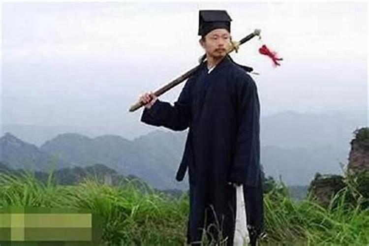属蛇人犯太岁的化解方法
