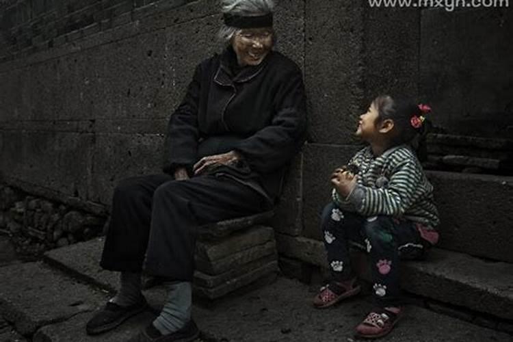梦见和死去的奶奶一起行走的预兆