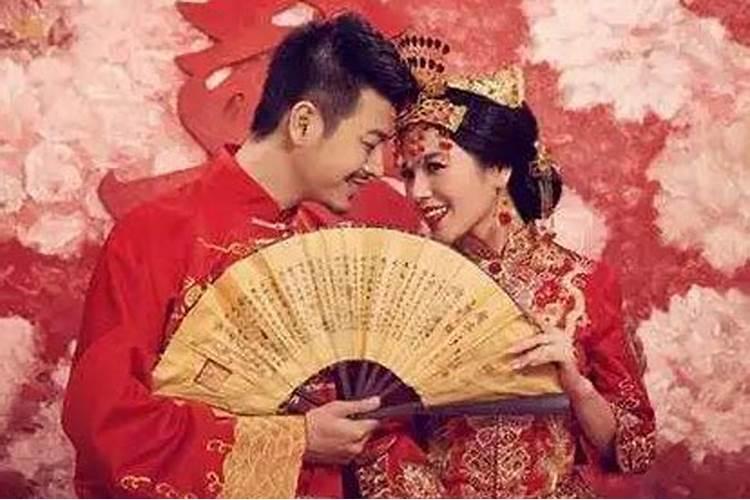婚姻测算:属鸡和属猪的在一起怎么样 婚姻如何