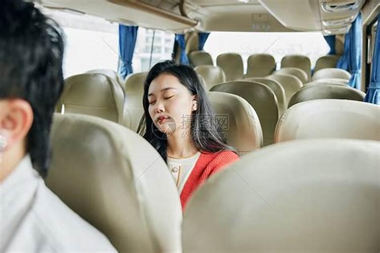 梦见大巴坐满人的预兆