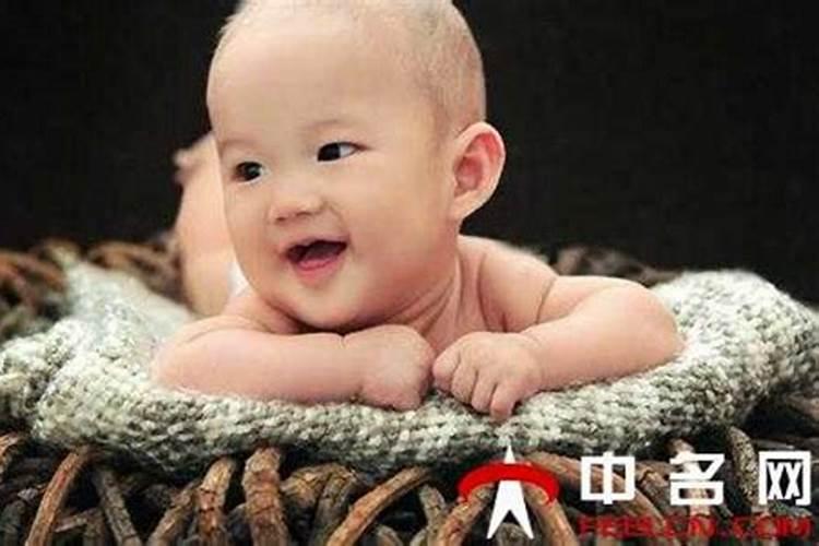 2000年中秋节晚七点出生的生辰八字