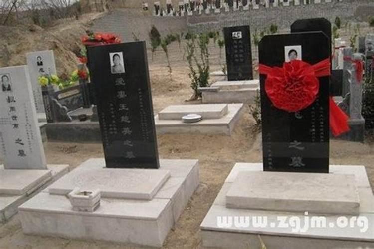 梦见祖坟被水冲开棺材露了出来的预兆