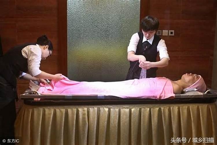 梦见走进殡仪馆有很多死人有人有个人应该是入殓师问我来这干什么赶紧...