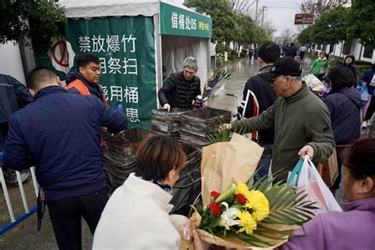 男生本命年戴红绳还是黑绳男生本命年戴什么颜色的绳