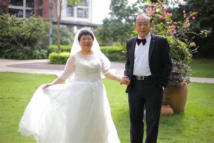 梦见儿子结婚的场面,还有人上礼.给我钱？