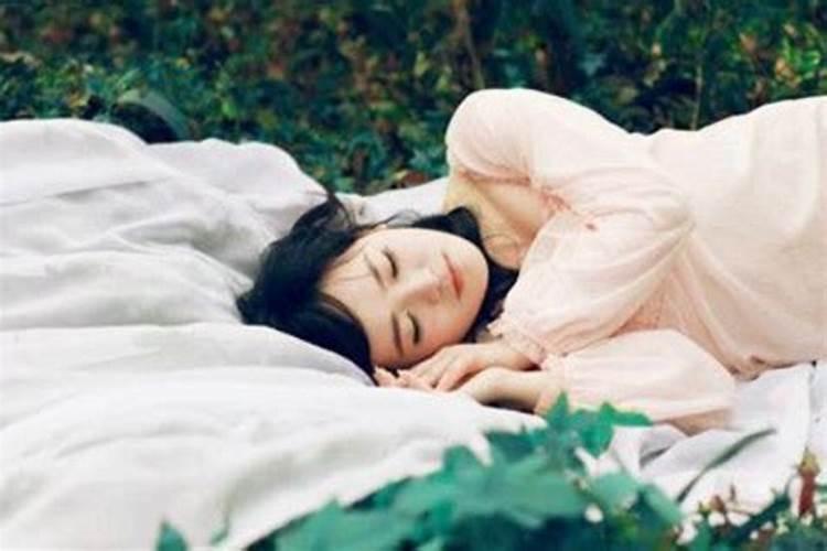 梦见在阴间看见好多人是什么意思