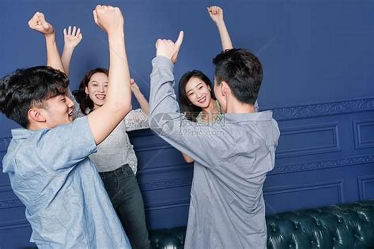 梦见同学们聚在一起