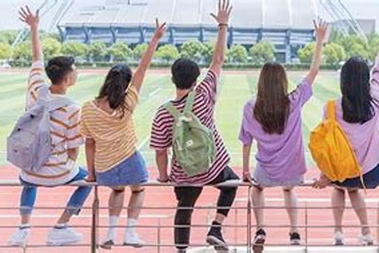 梦见长期不来往的初中同学