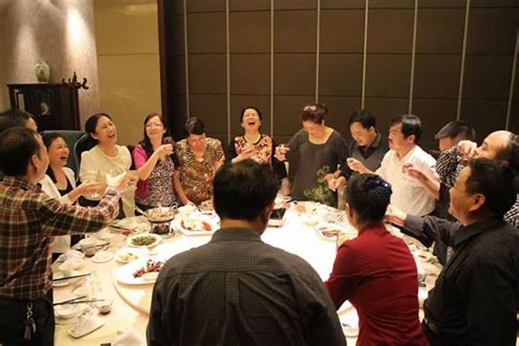 梦到同学聚会预示着什么？