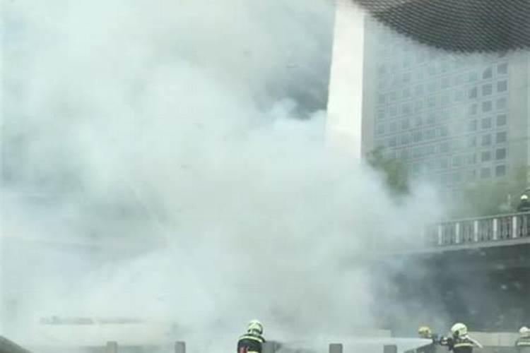 梦见自己车着火了然后扑灭了有什么征兆？