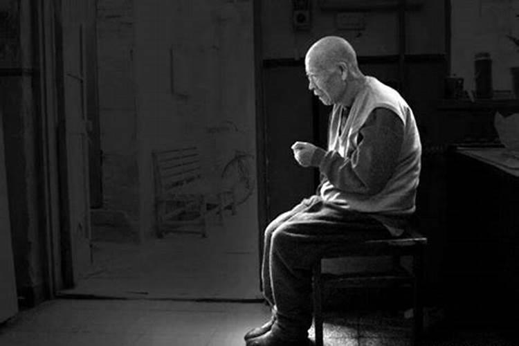 梦见给死去的父亲看病