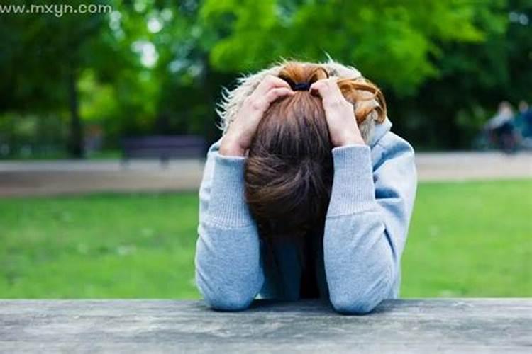 梦见活着的亲人死了大哭