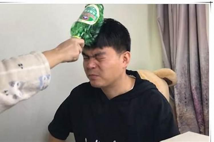 梦见别人拿东西砸我的预兆