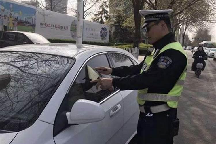 开车违章被交警罚款,15天内没有去交罚款有什么后果？