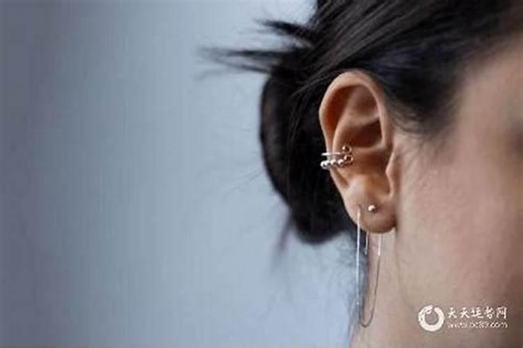 耳朵发热的吉凶预兆