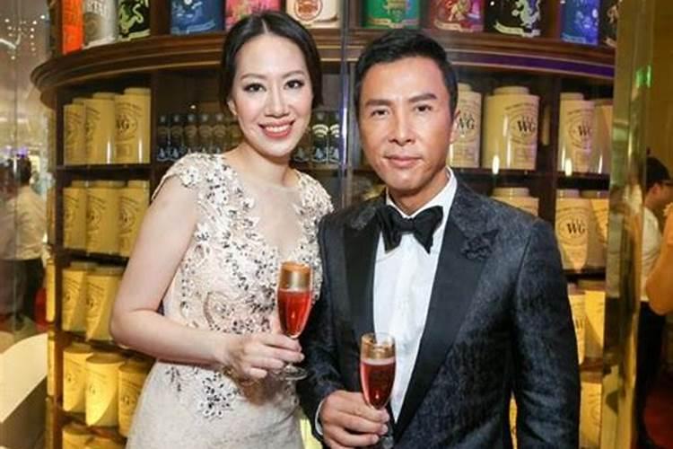 甄子丹汪诗诗补办婚礼,妹妹带富豪老公出席,汪氏姐妹为啥是港圈最好命...