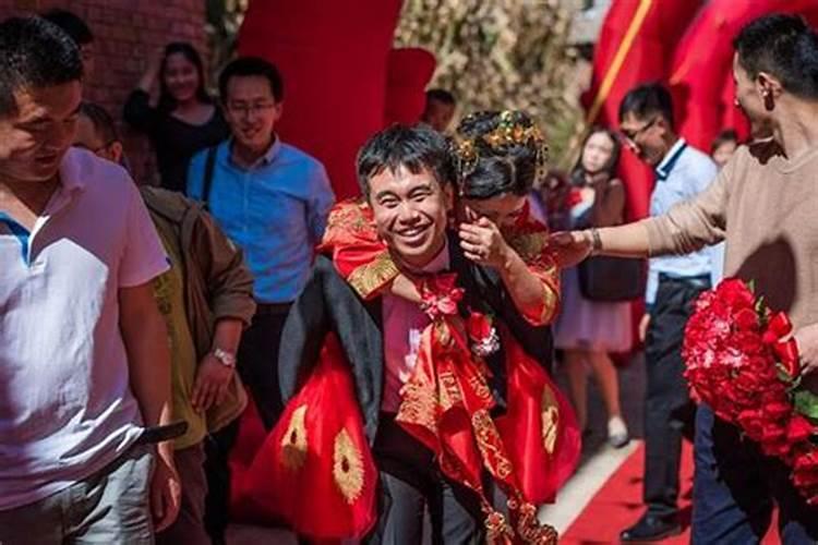 梦见仇人给儿子办喜事我自己去了是什么意思？