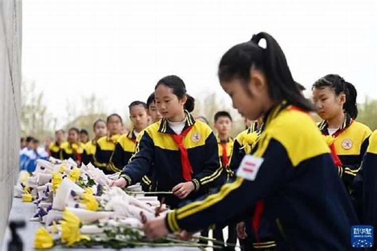 跪求B站:【龙族】《落尽红樱君不见,轻绘梨花泪沾衣》这首歌的日文以及...