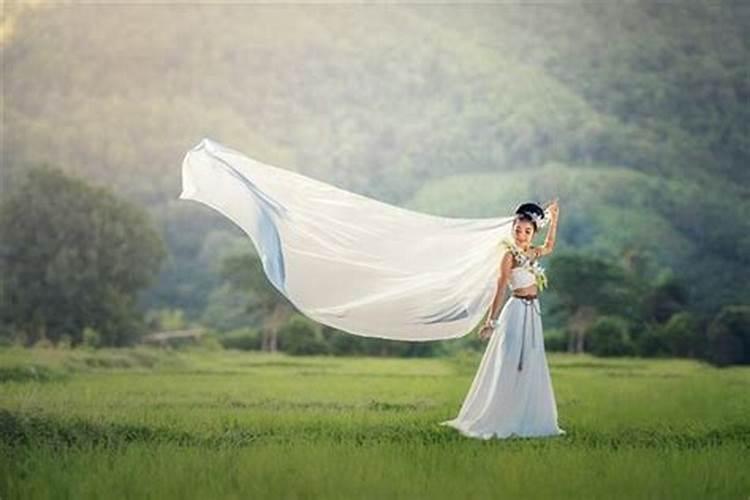 白天和婆婆干架晚上梦见她穿婚纱？