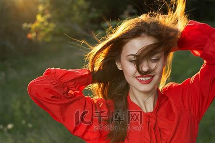 梦见穿红色衣服的女人是什么预兆？