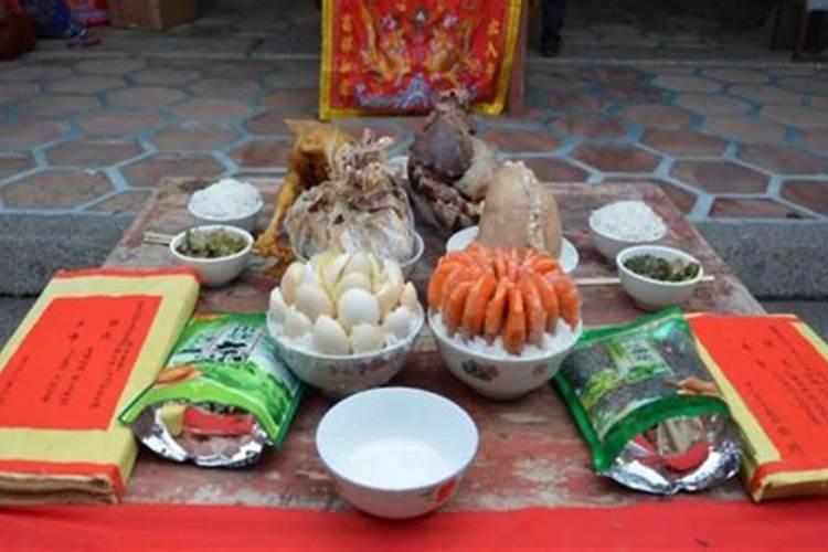 七月十五烧纸在家前还家后院子里能不能烧？