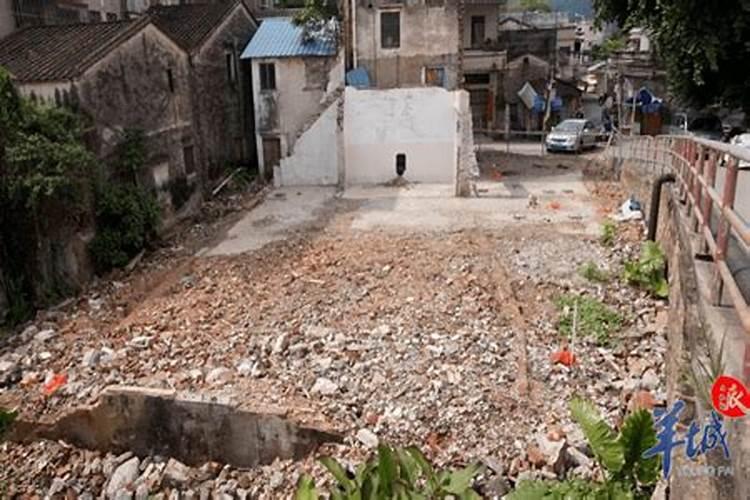 梦见别人家拆旧房建新房是什么意思