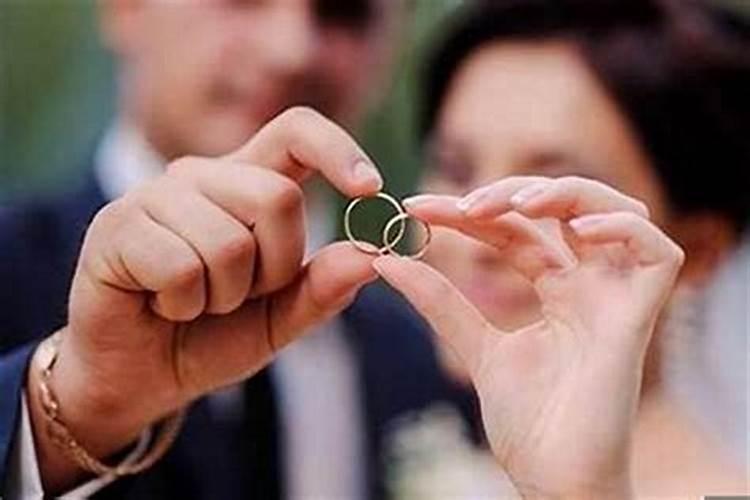 注定娶二婚女的八字男,如何从八字看出哪些男人会二婚？