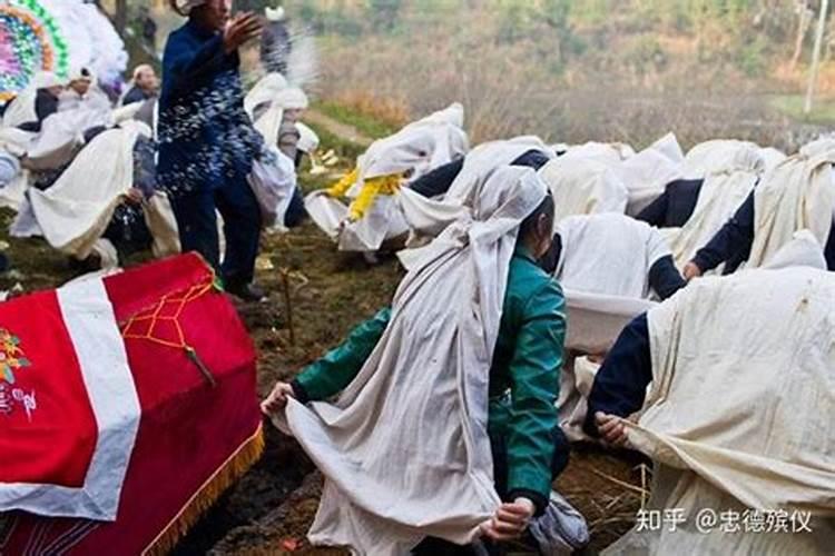 我弟弟死了不到一百天祭祀,可是春节我想给他上坟去,可以吗