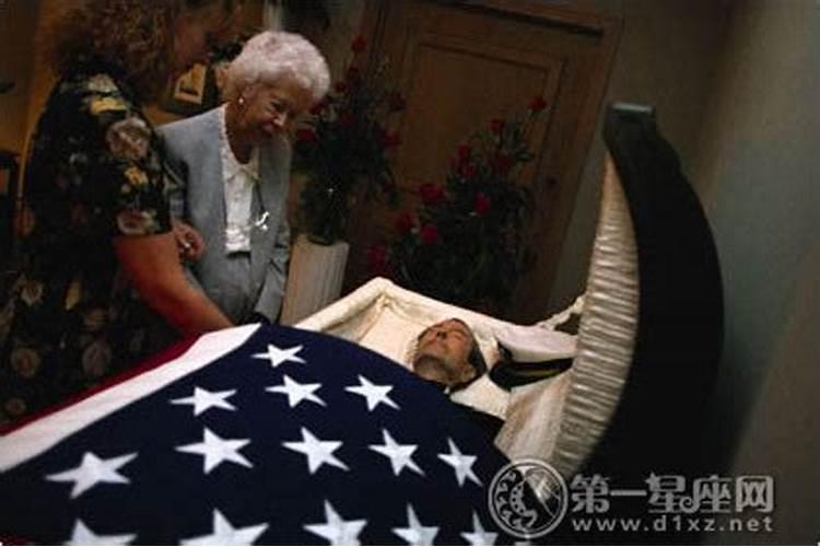 梦见死去的亲人和棺材