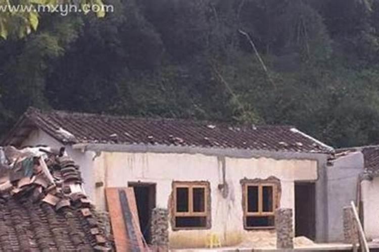 梦见自己家人住在破房子里有什么预兆？是什么意思？