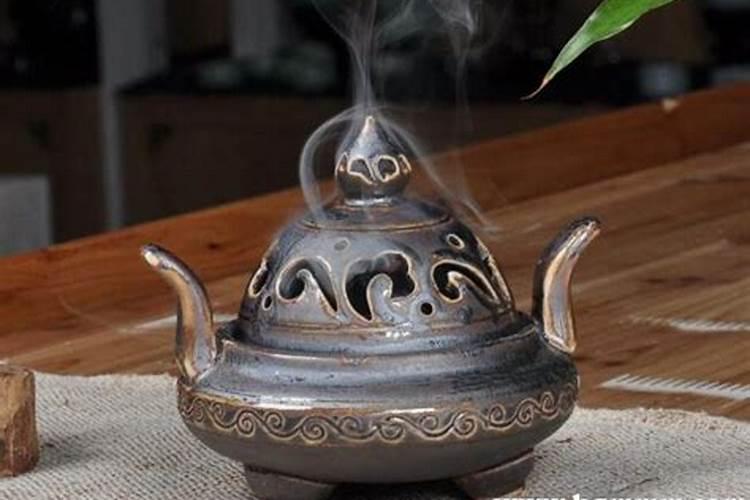 文昌帝君,财神,和观音菩萨,可以放在一起敬,和用一个香炉吗？
