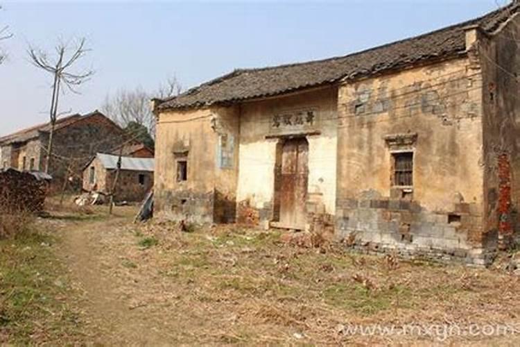 梦见卫生间顶上在漏水是什么意思