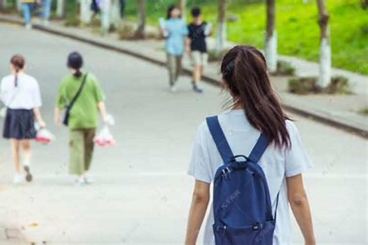 梦见放学走在回家的路上的预兆